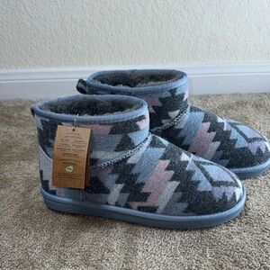 Lamo Women's Geometric Slippers - Blue, Pink, Gray